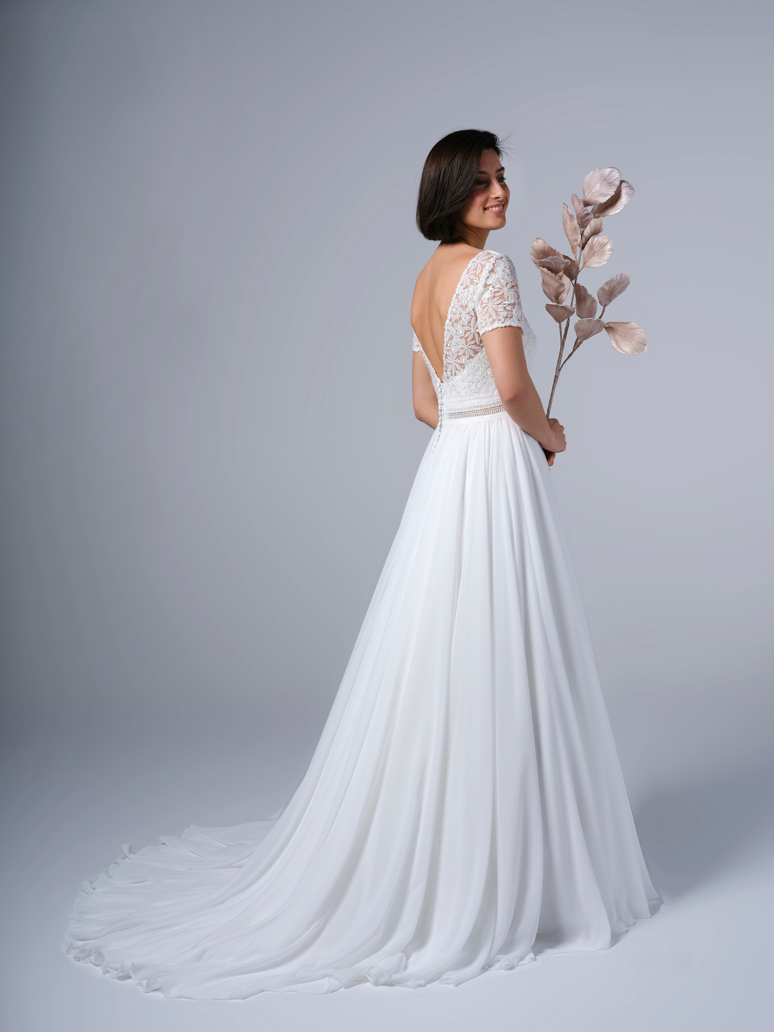 robe de mariée manche courtes dos nu
